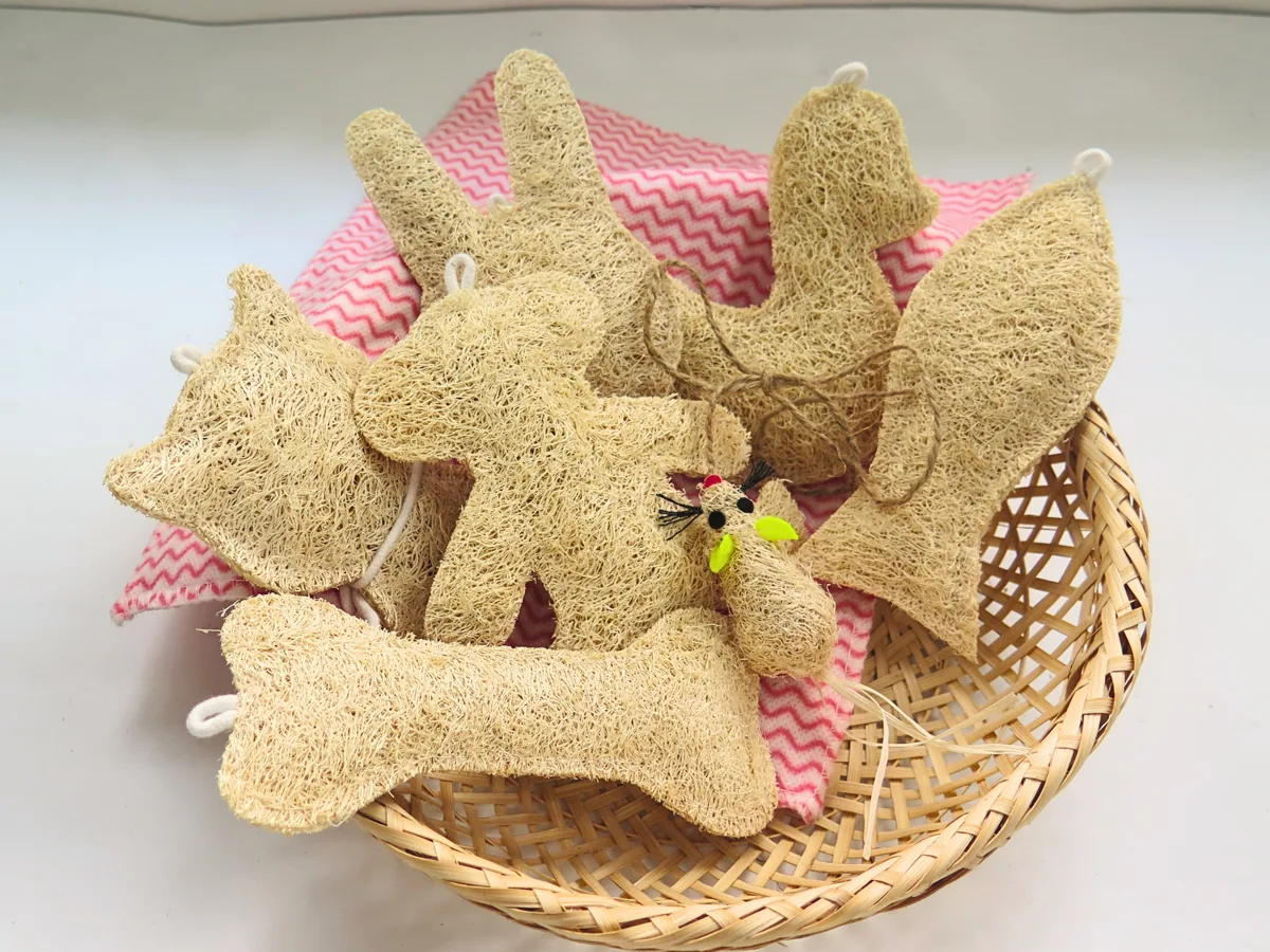 Natural Loofah Pet Toys in Mouse, Fish, Rabbit, Duck and Bone Shapes